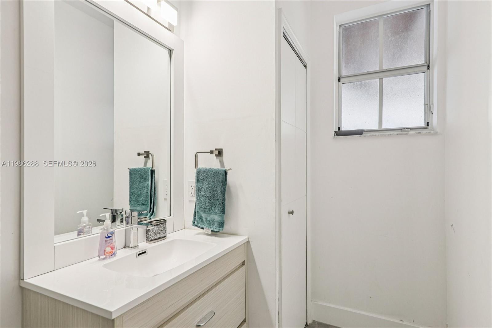 11280 NW 77th Ter Doral, FL 33178