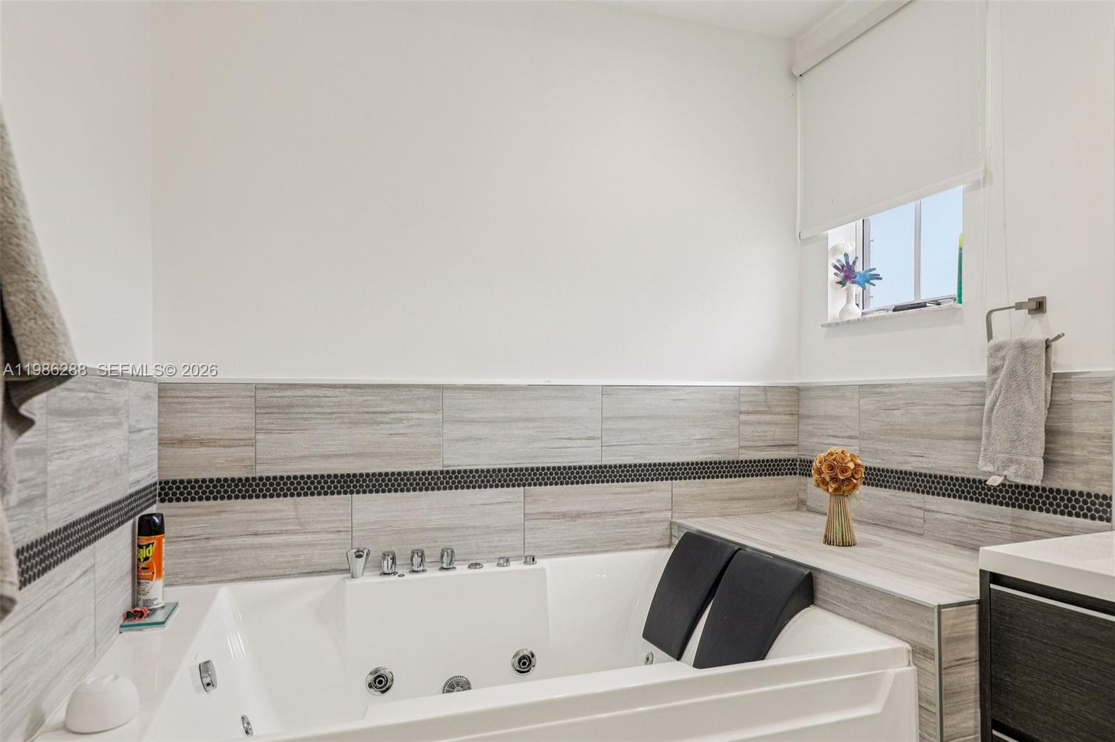 11280 NW 77th Ter Doral, FL 33178