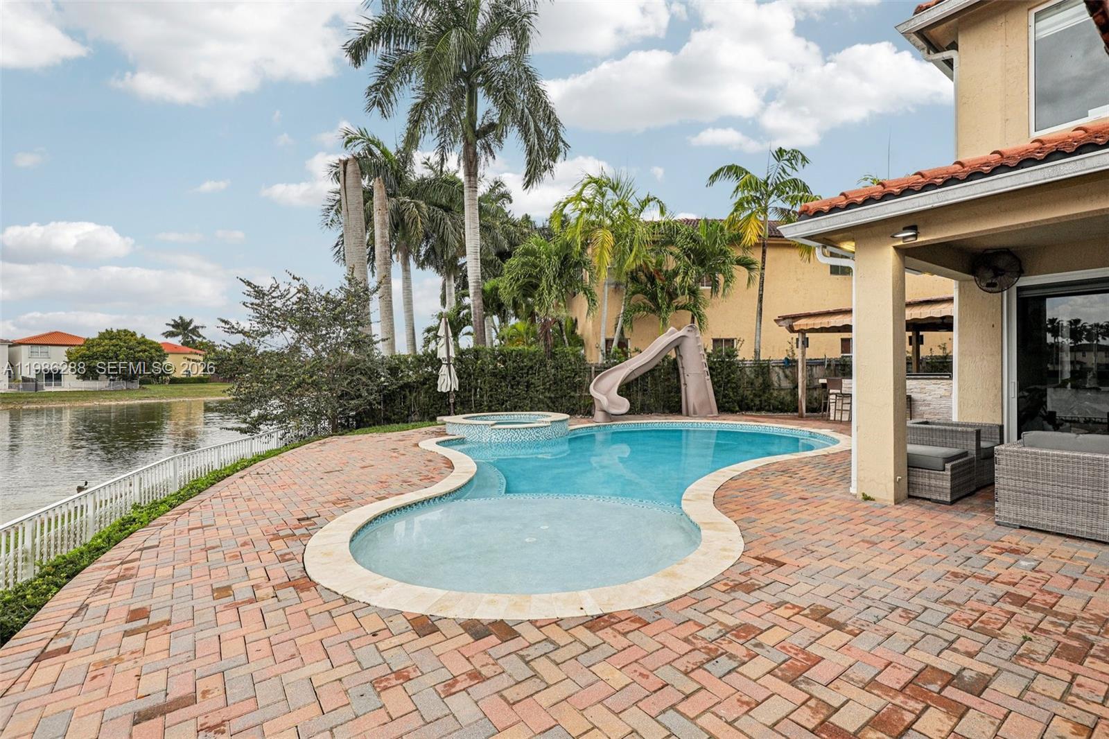 11280 NW 77th Ter Doral, FL 33178