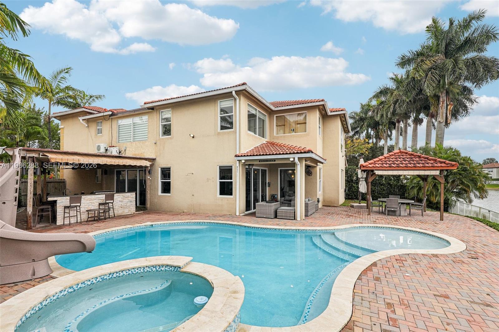 11280 NW 77th Ter Doral, FL 33178