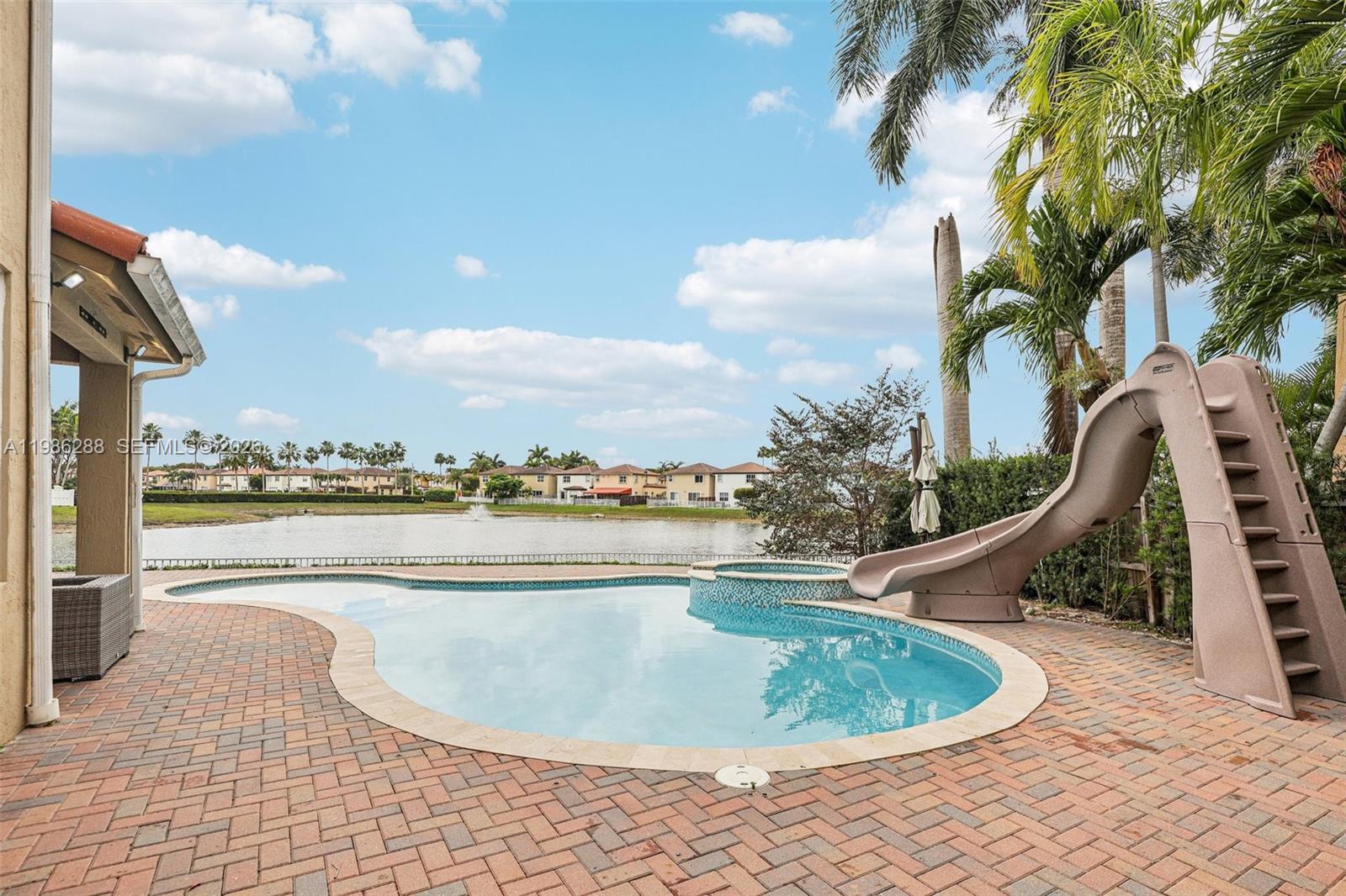 11280 NW 77th Ter Doral, FL 33178