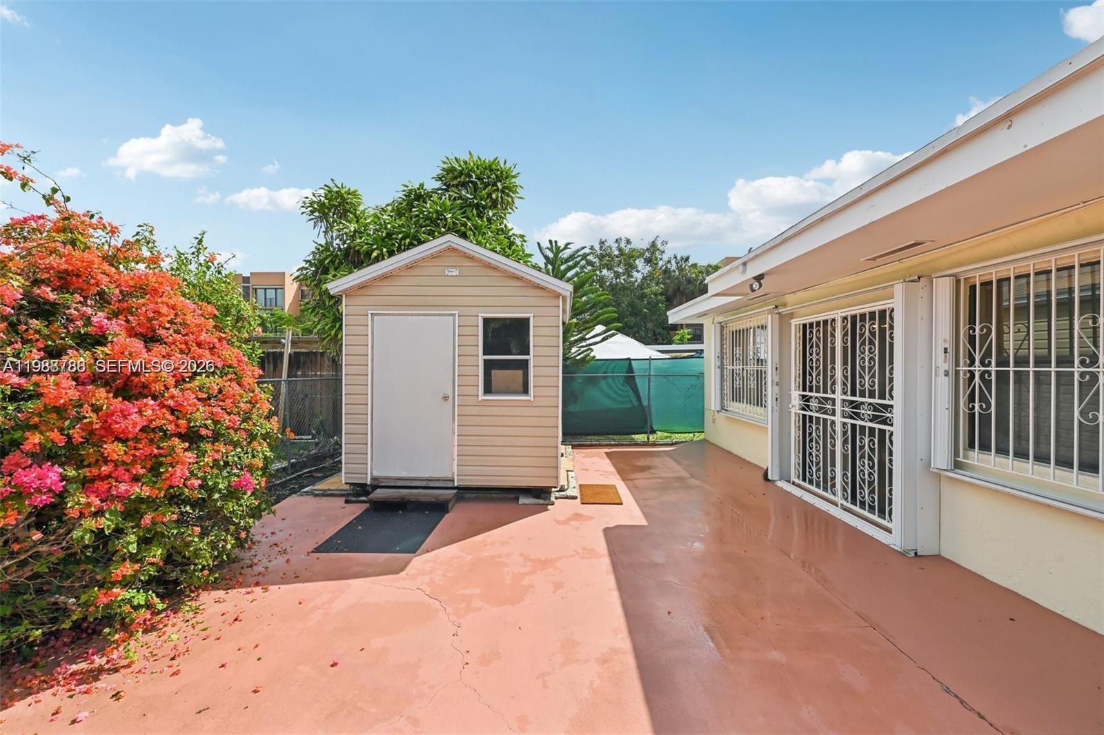 9585 SW 1st Ter Miami, FL 33174