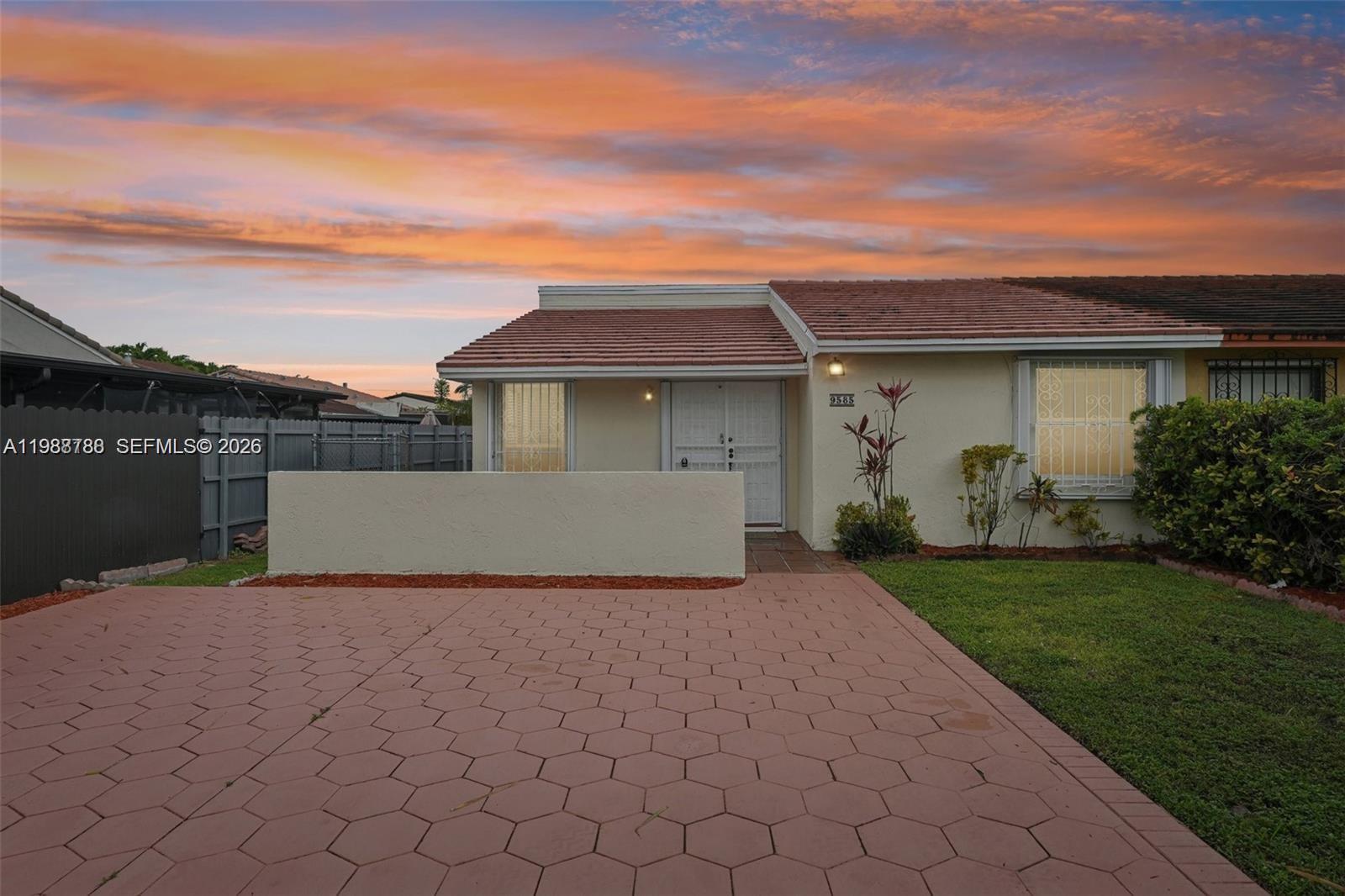 9585 SW 1st Ter Miami, FL 33174