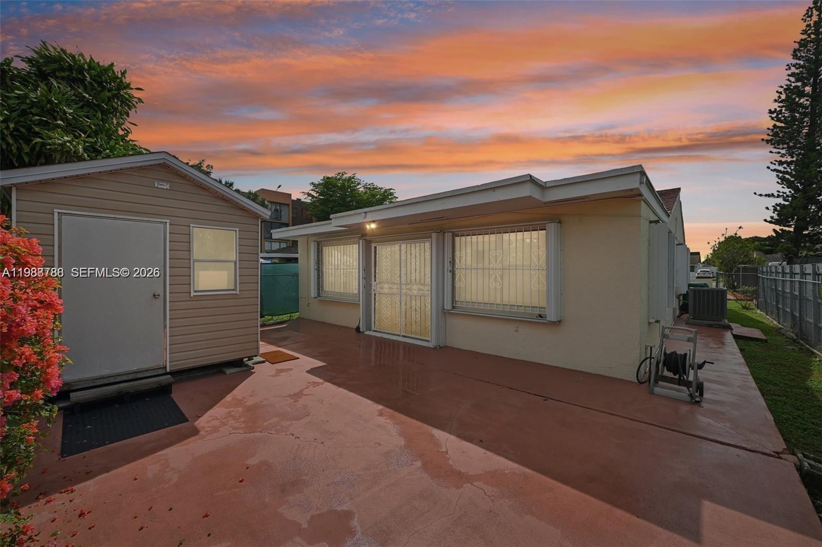 9585 SW 1st Ter Miami, FL 33174