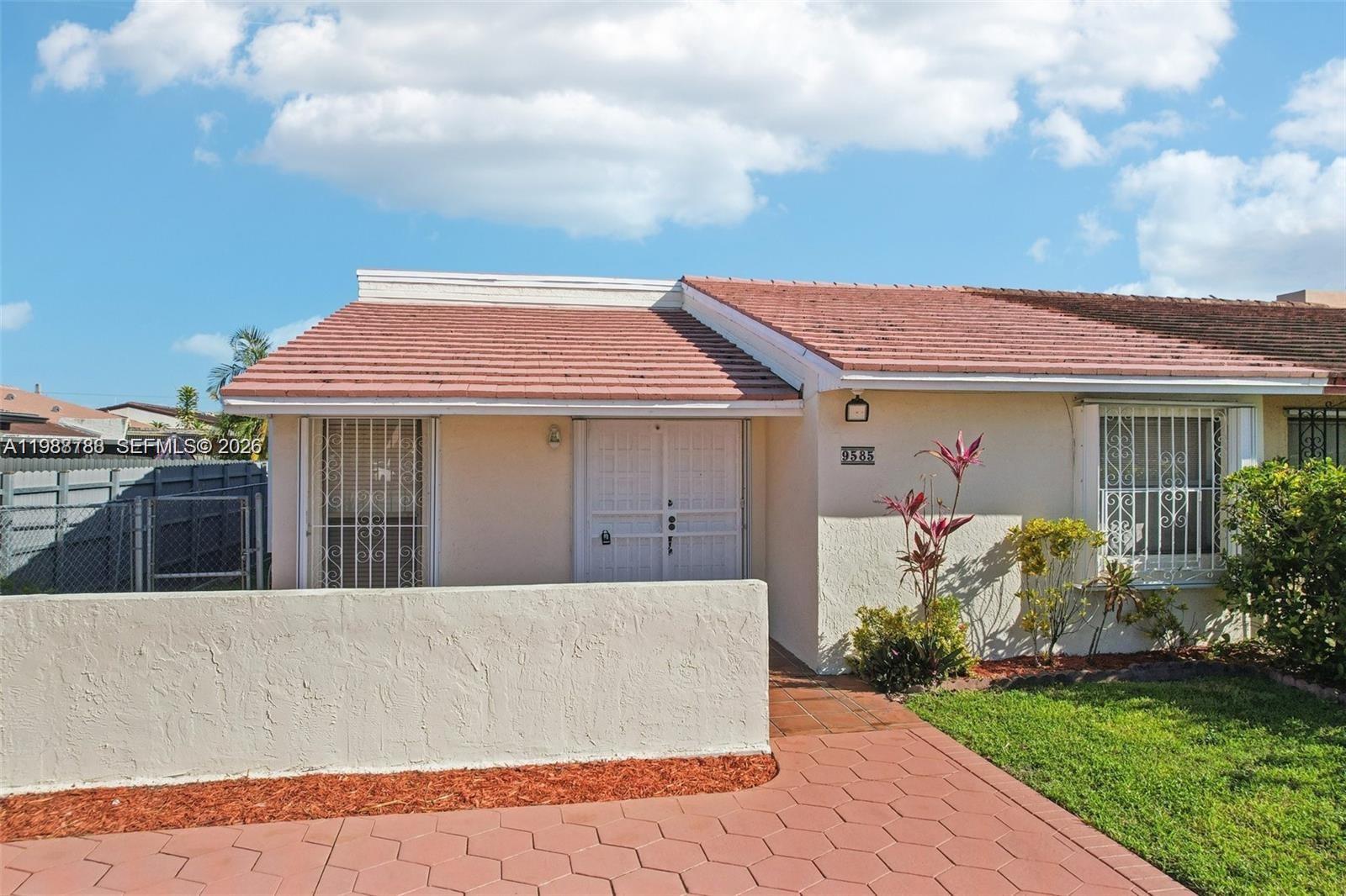 9585 SW 1st Ter Miami, FL 33174
