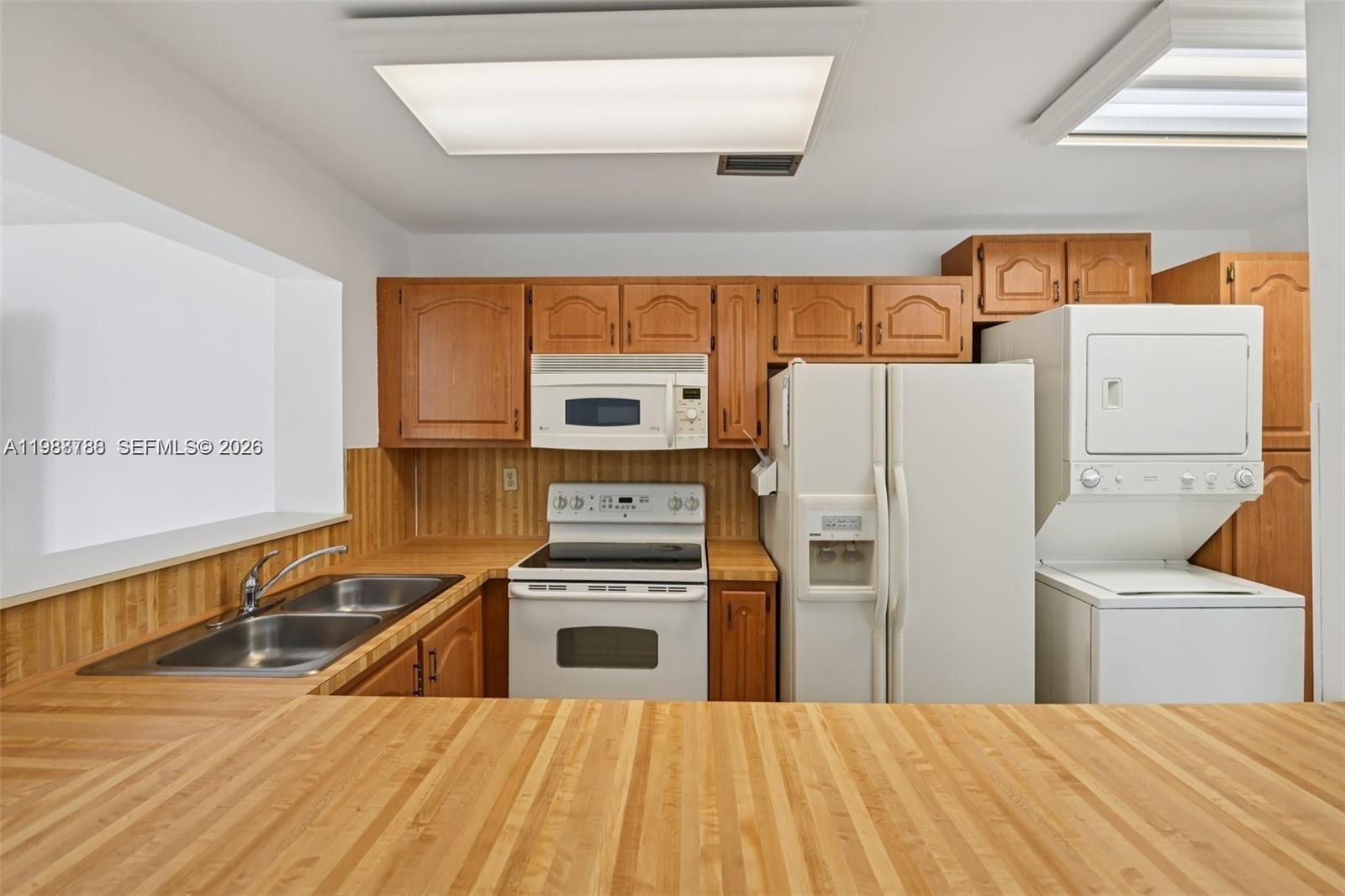 9585 SW 1st Ter Miami, FL 33174