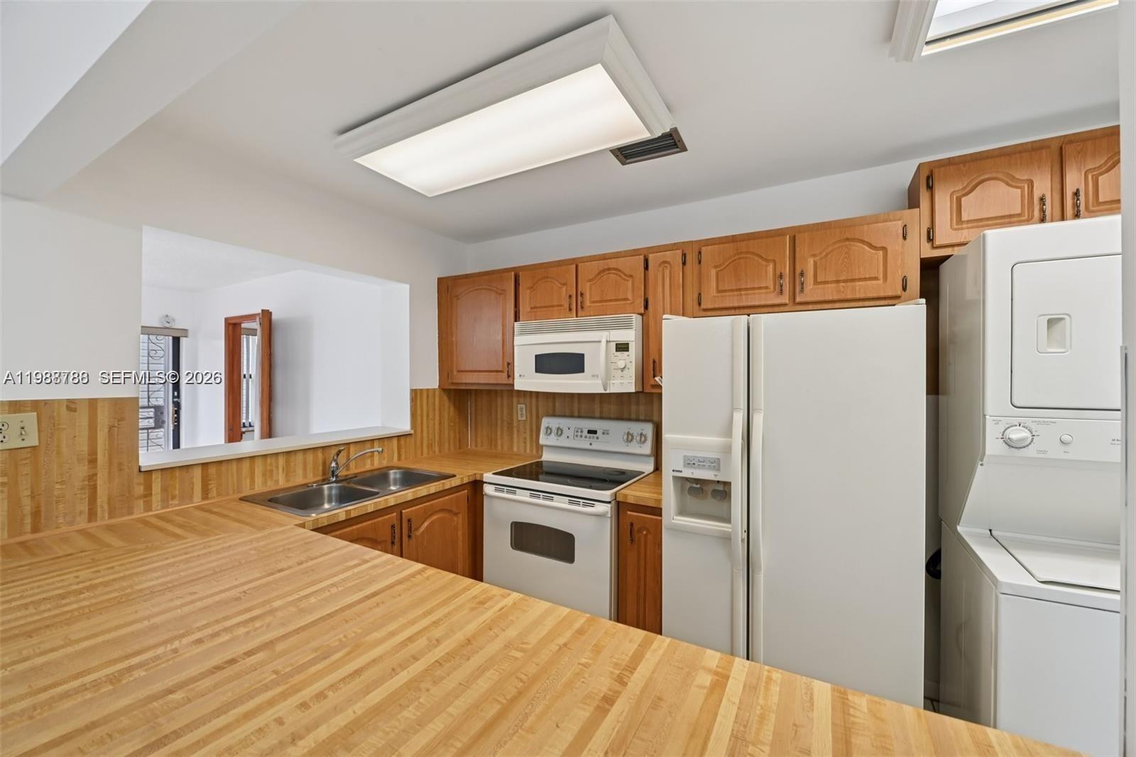 9585 SW 1st Ter Miami, FL 33174