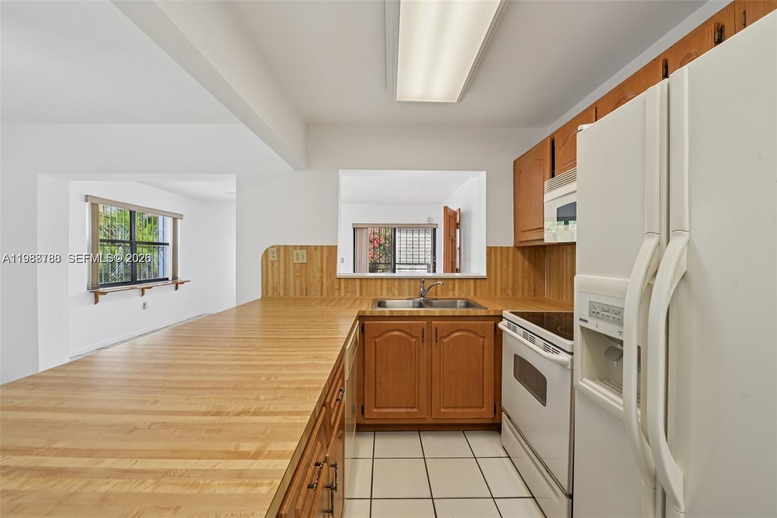 9585 SW 1st Ter Miami, FL 33174