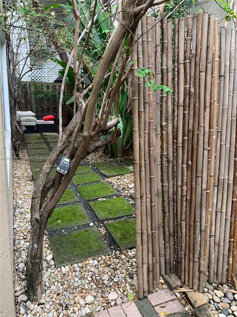 329 W 28th St Miami Beach, FL 33140