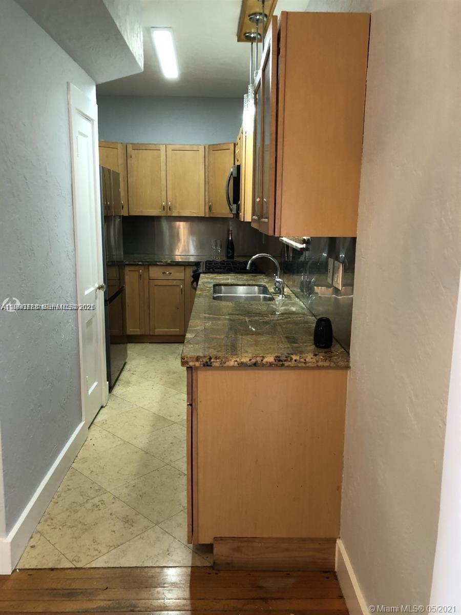 329 W 28th St Miami Beach, FL 33140