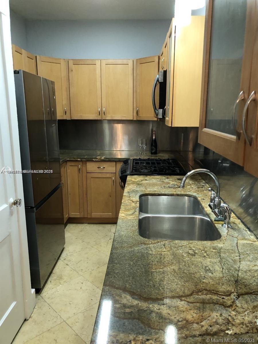 329 W 28th St Miami Beach, FL 33140