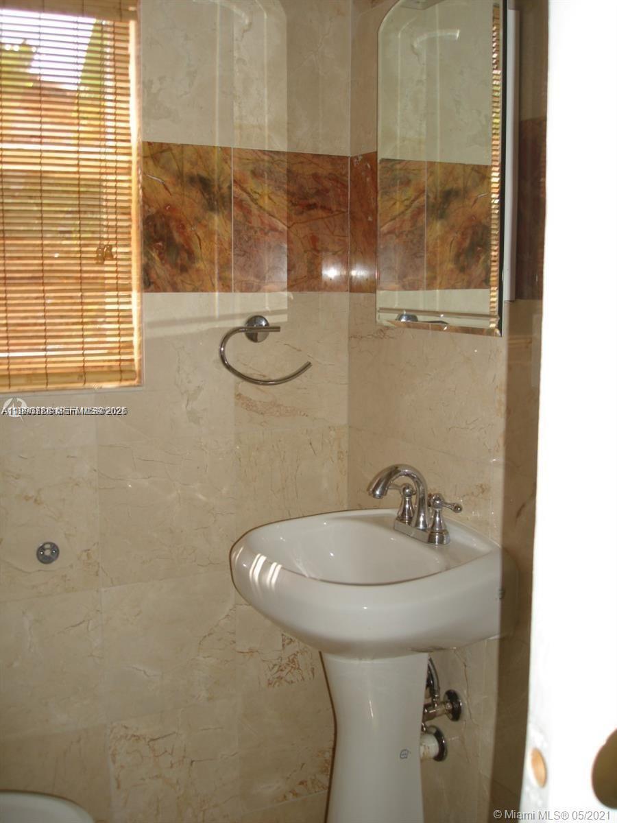 329 W 28th St Miami Beach, FL 33140