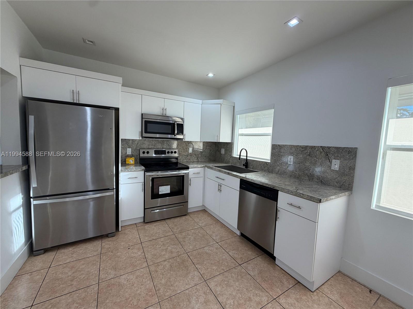 3373 SW 29th Ter Miami, FL 33133