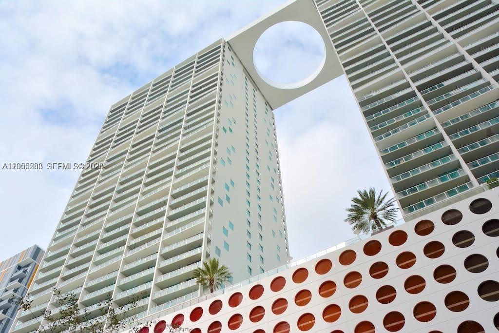 500 Brickell Ave #3008