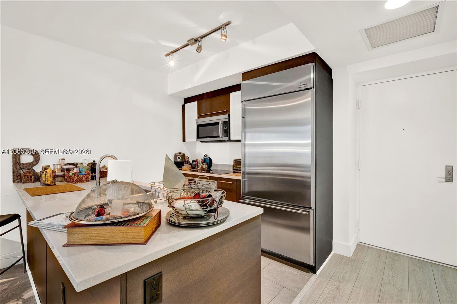 image 500 Brickell East16