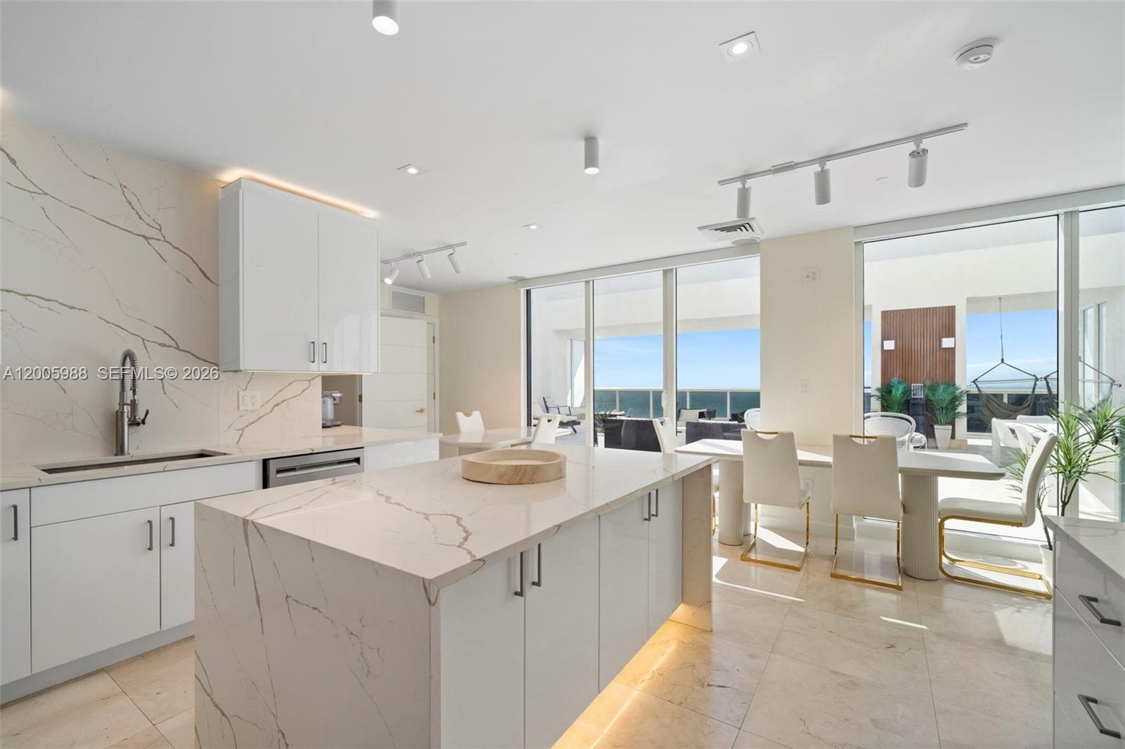 1830 S Ocean Dr #5103