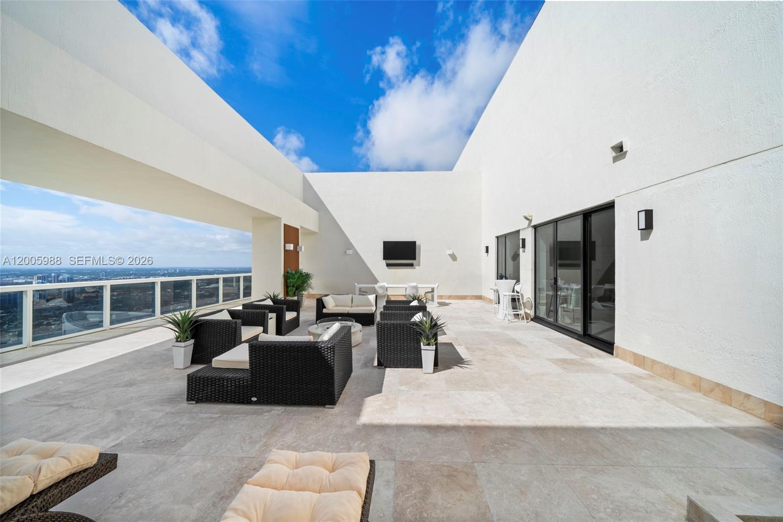 image Beach Club 213
