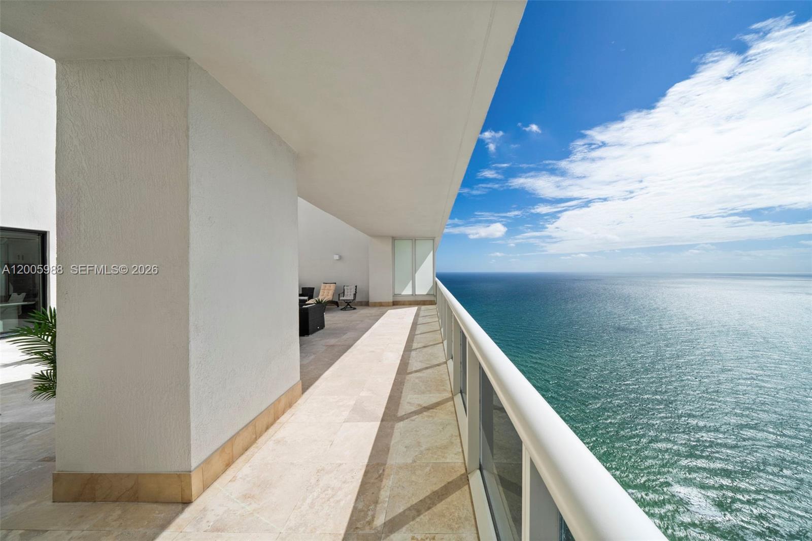 image Beach Club 215