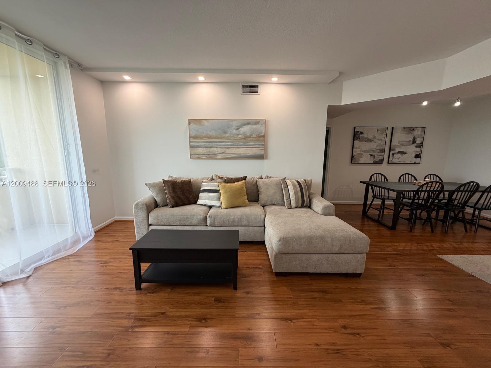 image The Venture at Aventura10