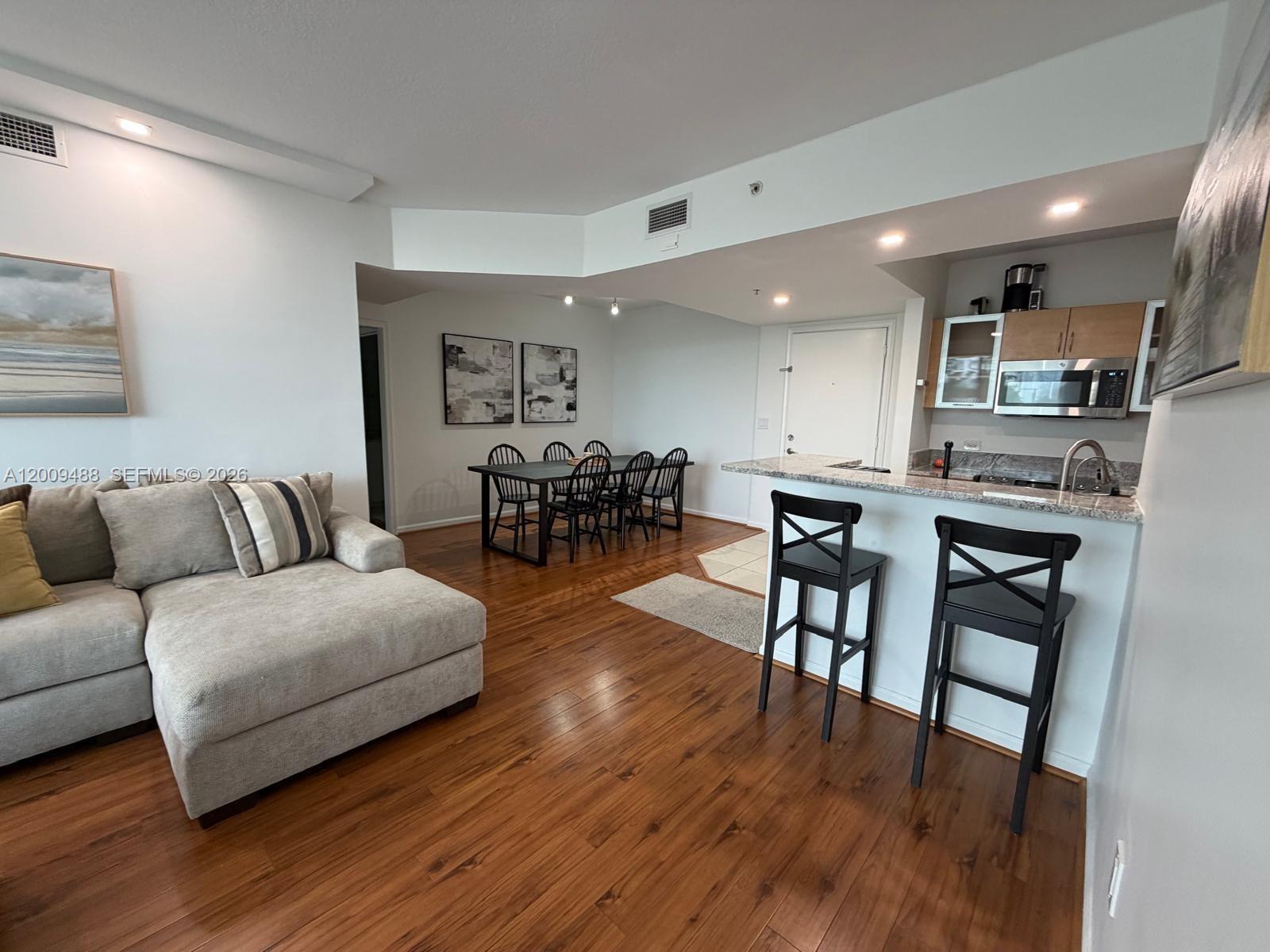 image The Venture at Aventura25