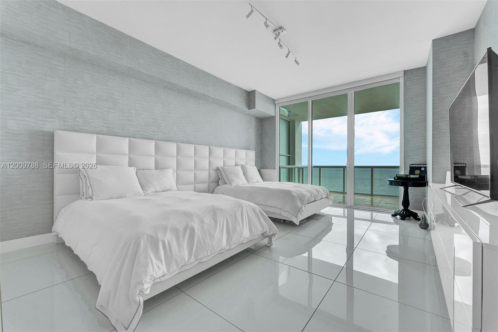 50 S Pointe Dr #2102 Miami Beach, FL 33139