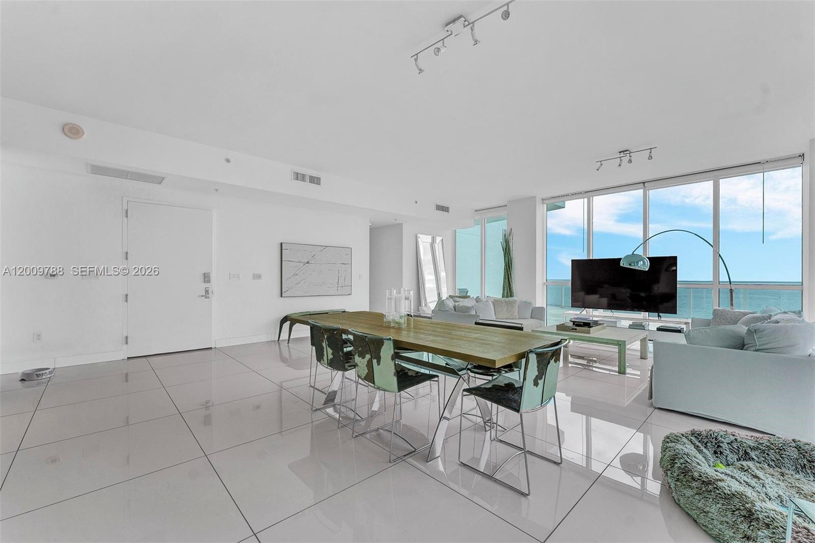 50 S Pointe Dr #2102 Miami Beach, FL 33139