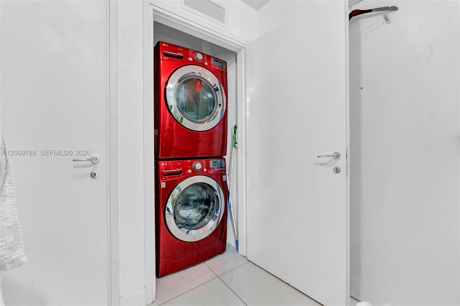 50 S Pointe Dr #2102 Miami Beach, FL 33139