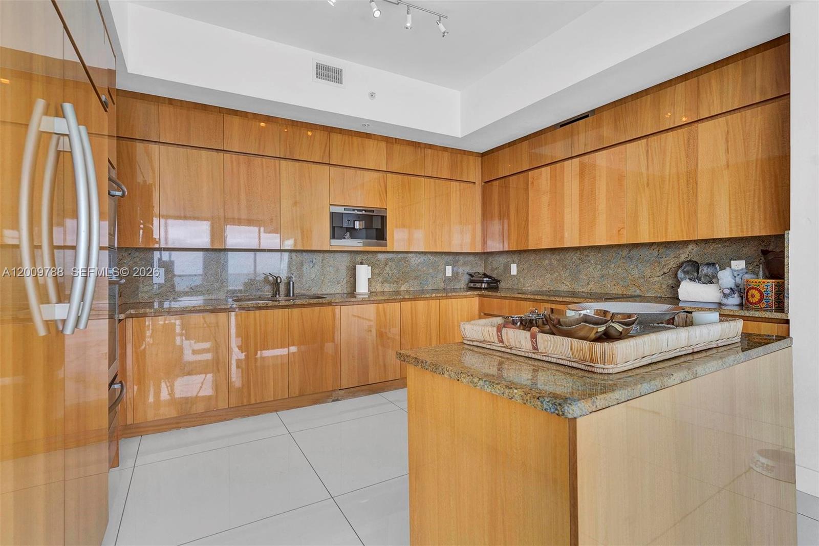 50 S Pointe Dr #2102 Miami Beach, FL 33139