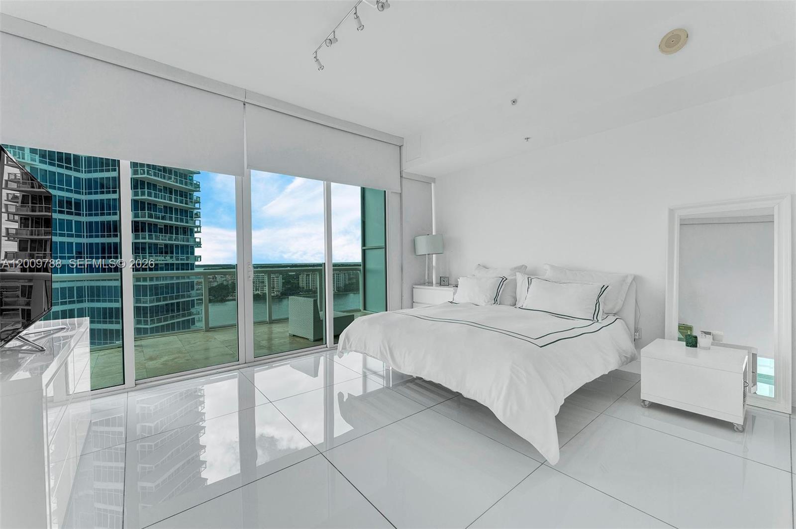 50 S Pointe Dr #2102 Miami Beach, FL 33139