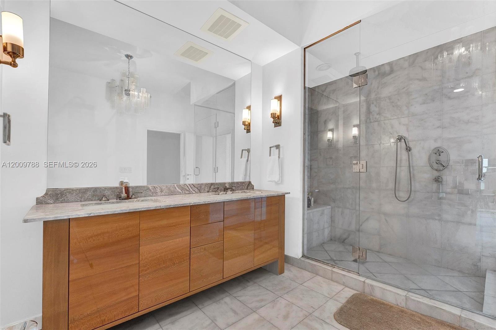 50 S Pointe Dr #2102 Miami Beach, FL 33139