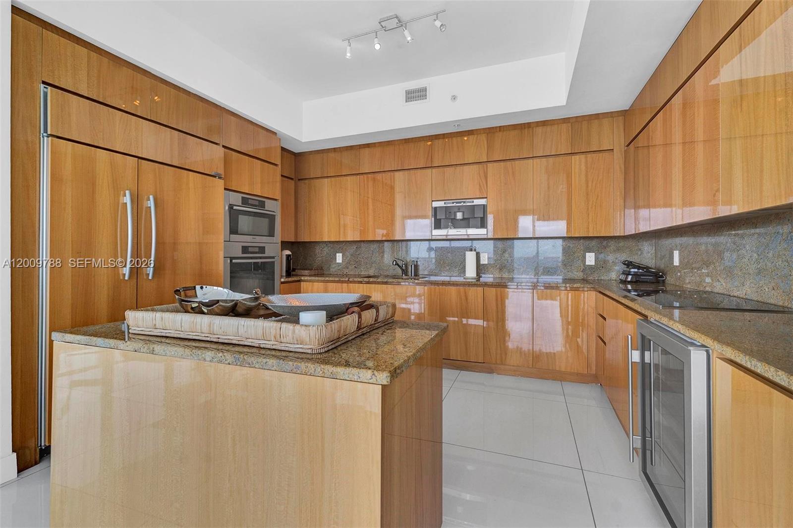 50 S Pointe Dr #2102 Miami Beach, FL 33139