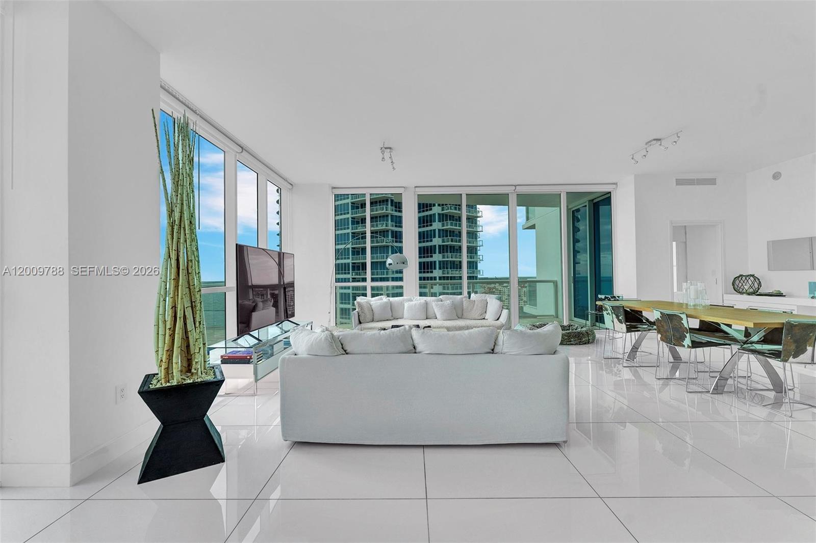 50 S Pointe Dr #2102 Miami Beach, FL 33139