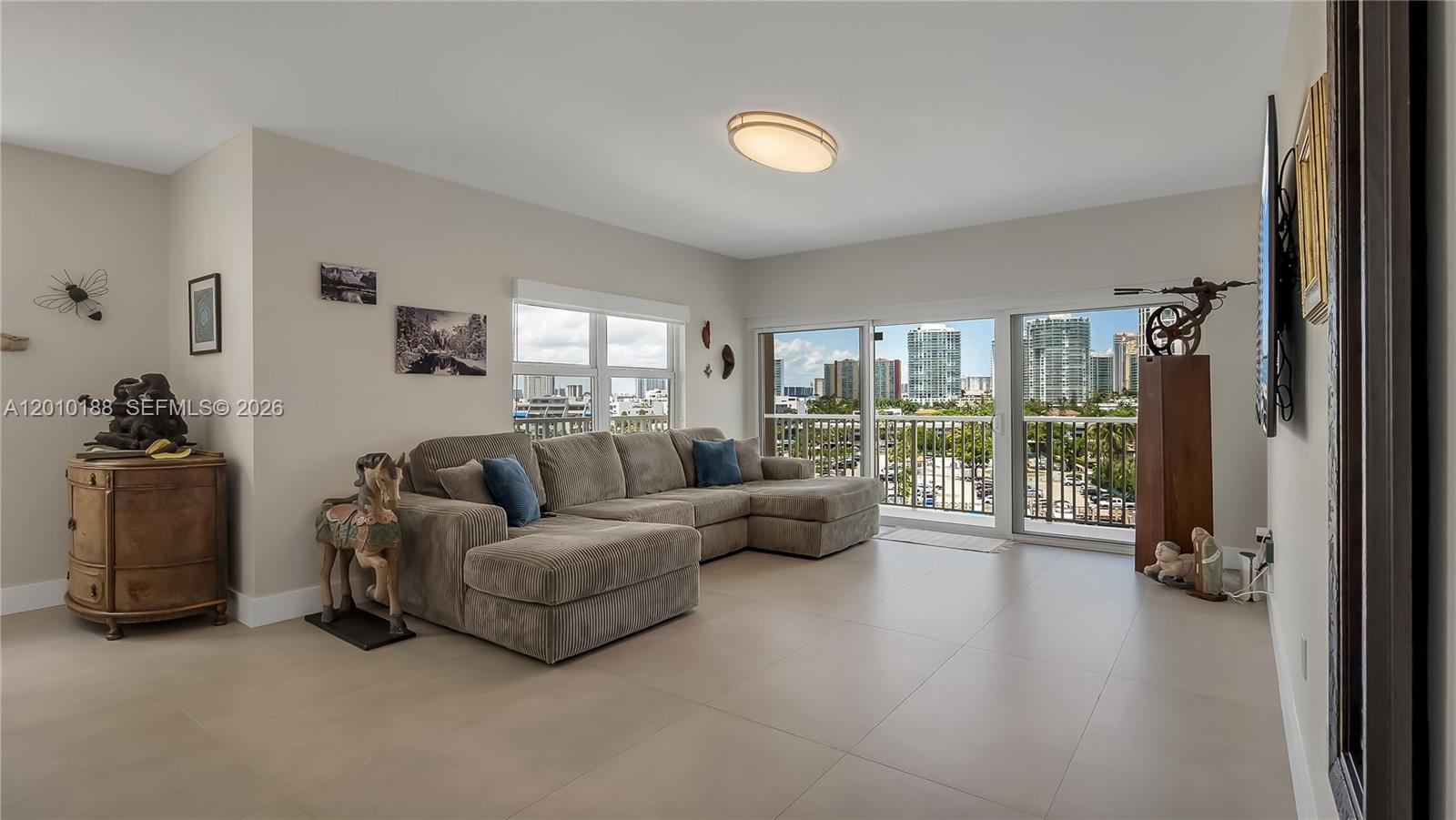 image Arlen House Condo14