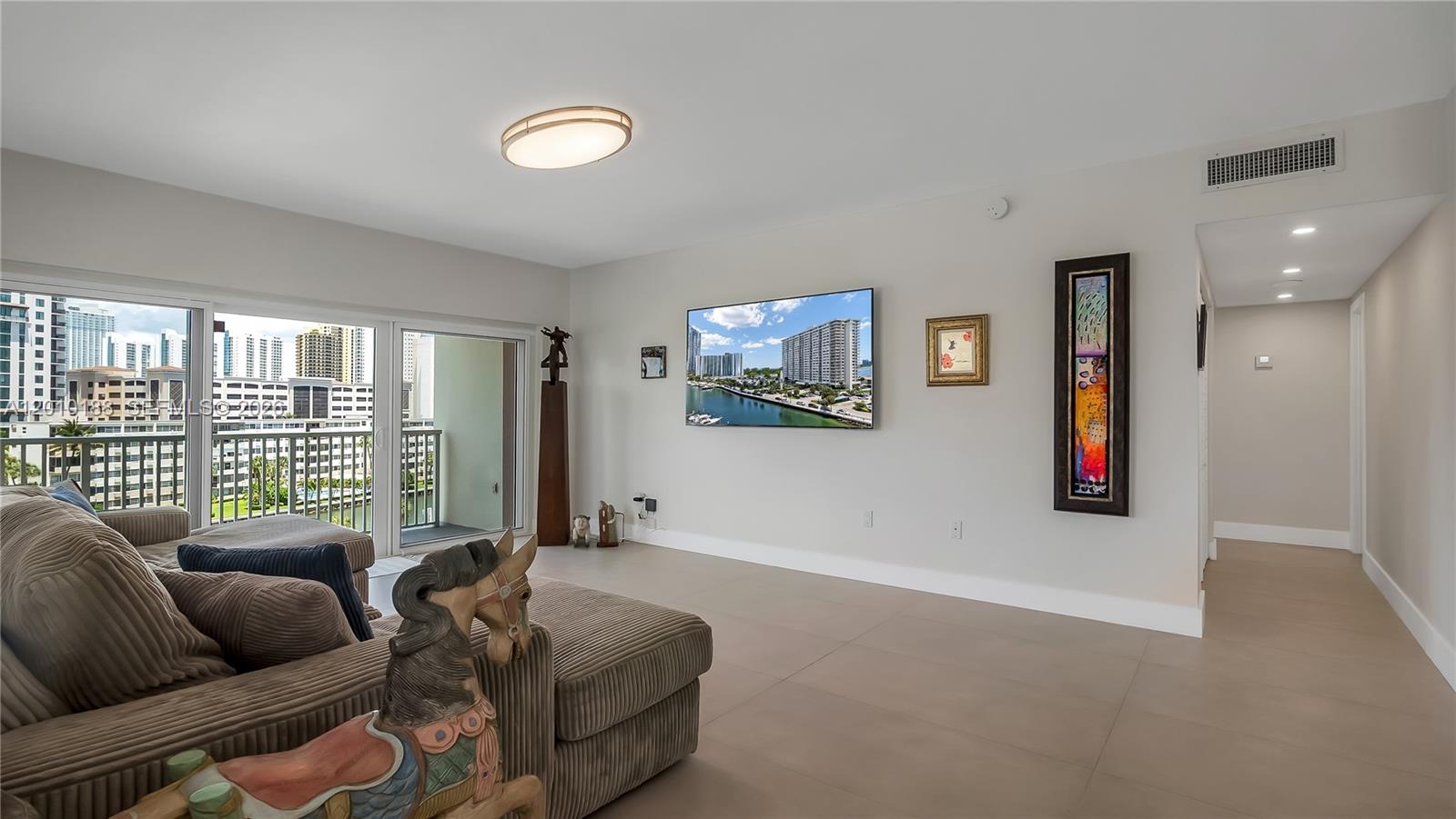 image Arlen House Condo15