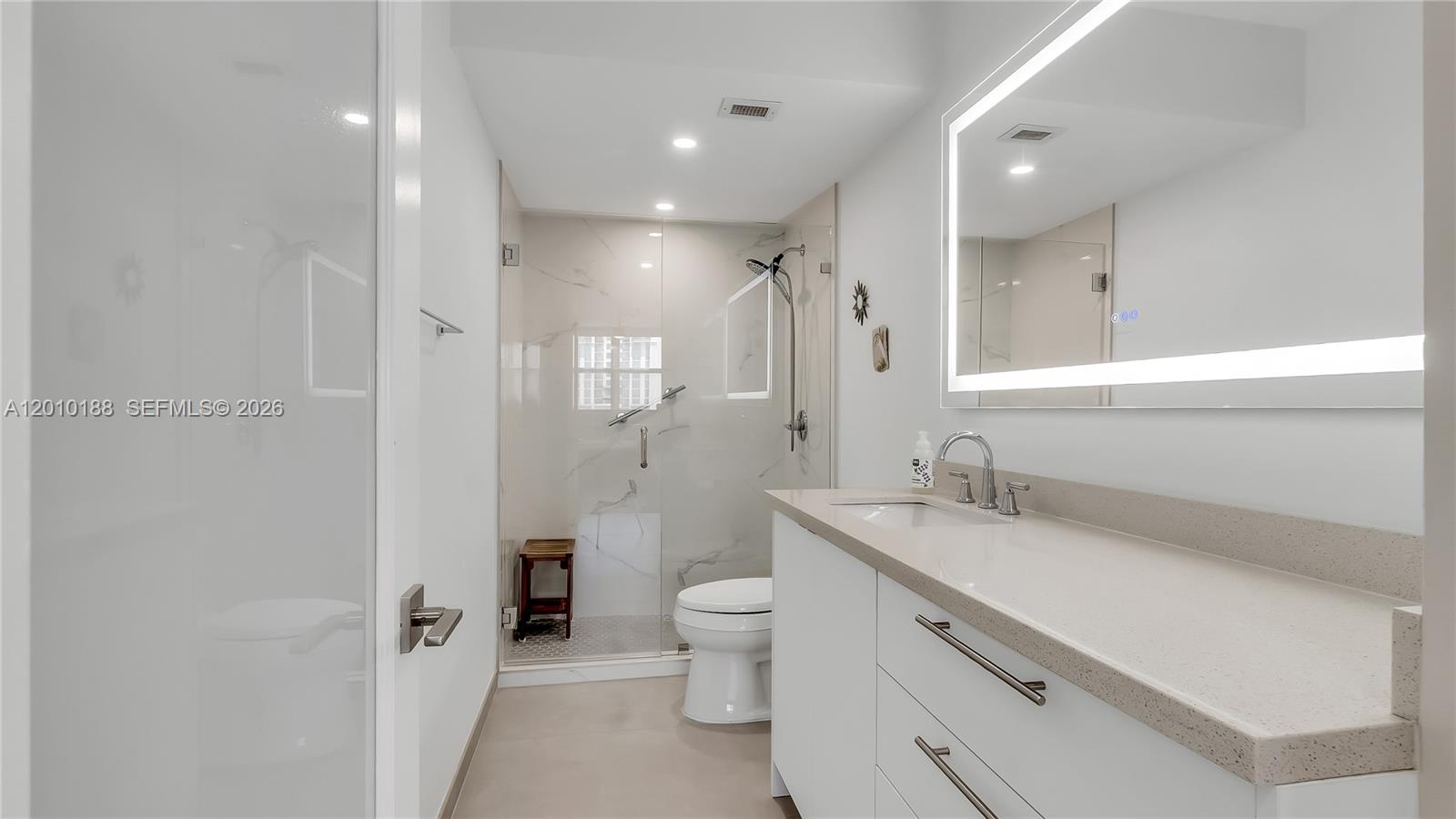 image Arlen House Condo31
