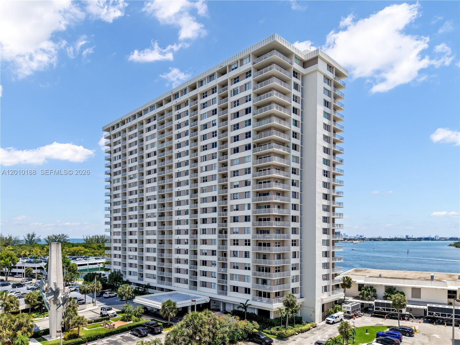 image Arlen House Condo3