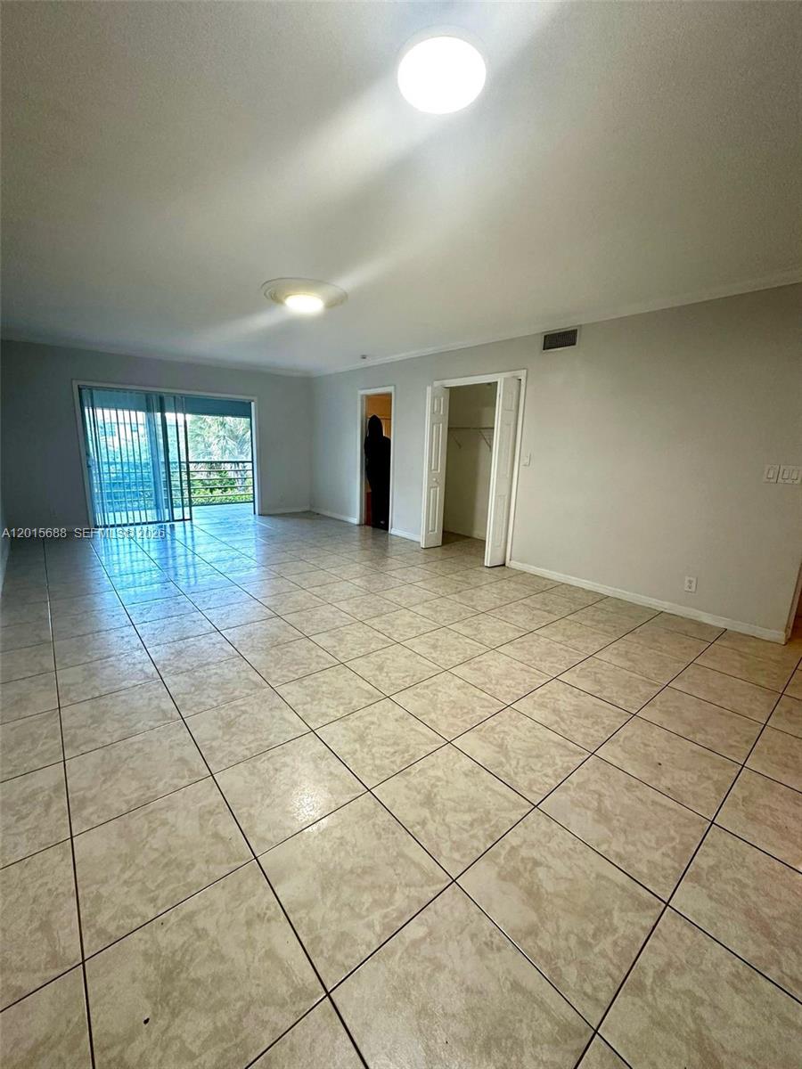 4291 NW 9th Ave #202