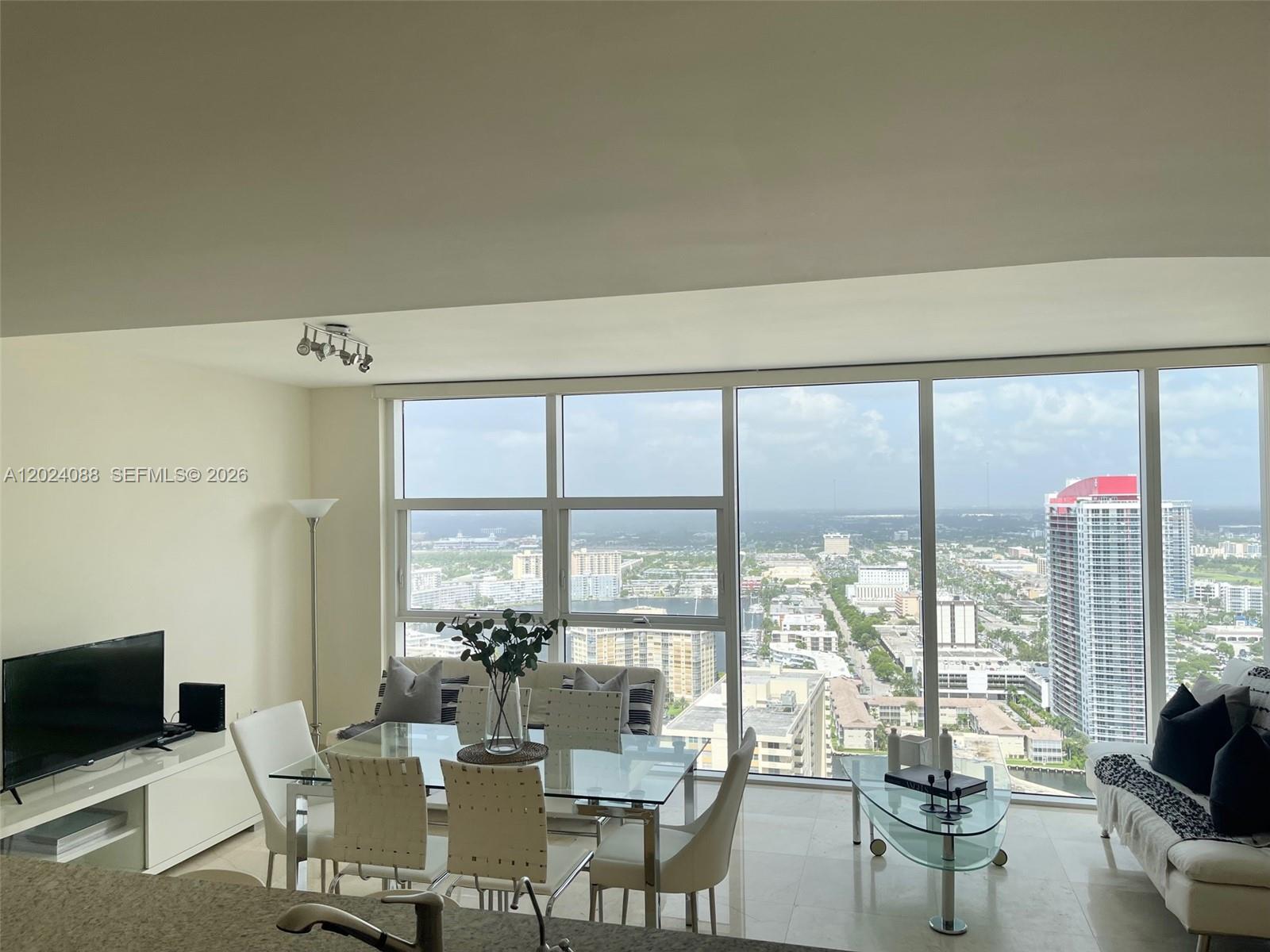 image Beach Club 27