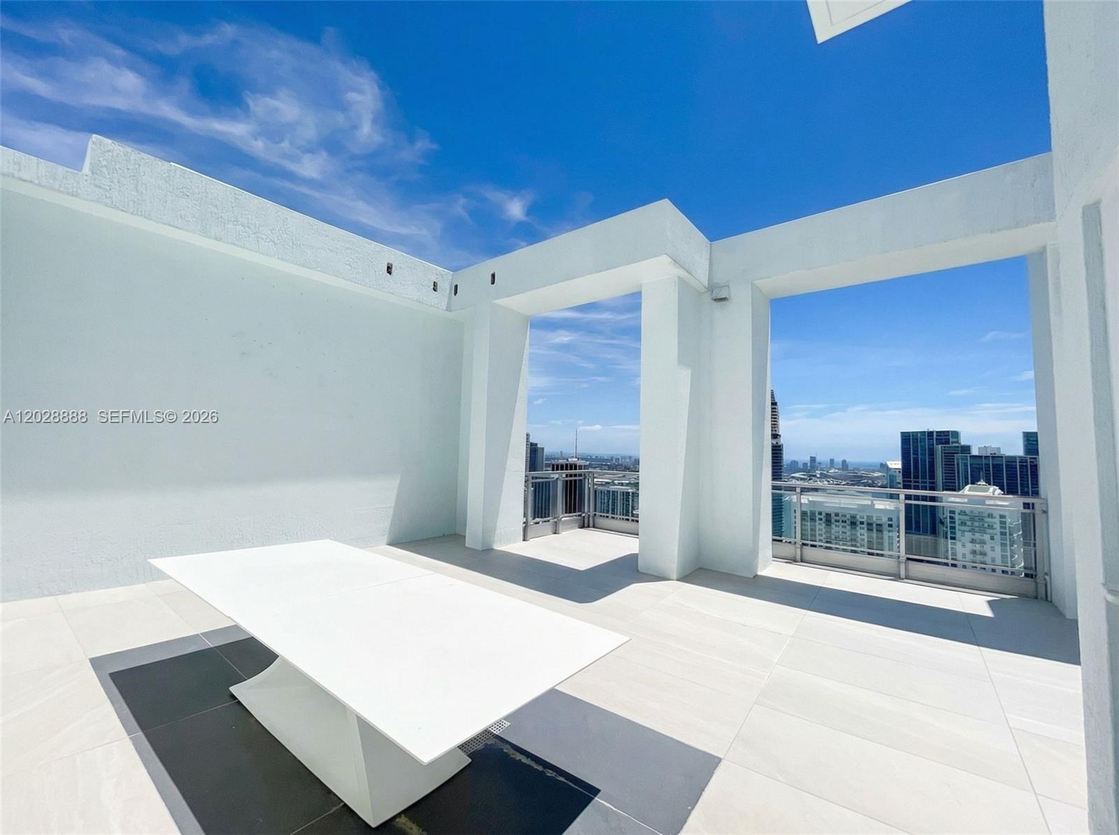 92 SW 3rd St #PH5213 Miami, FL 33130