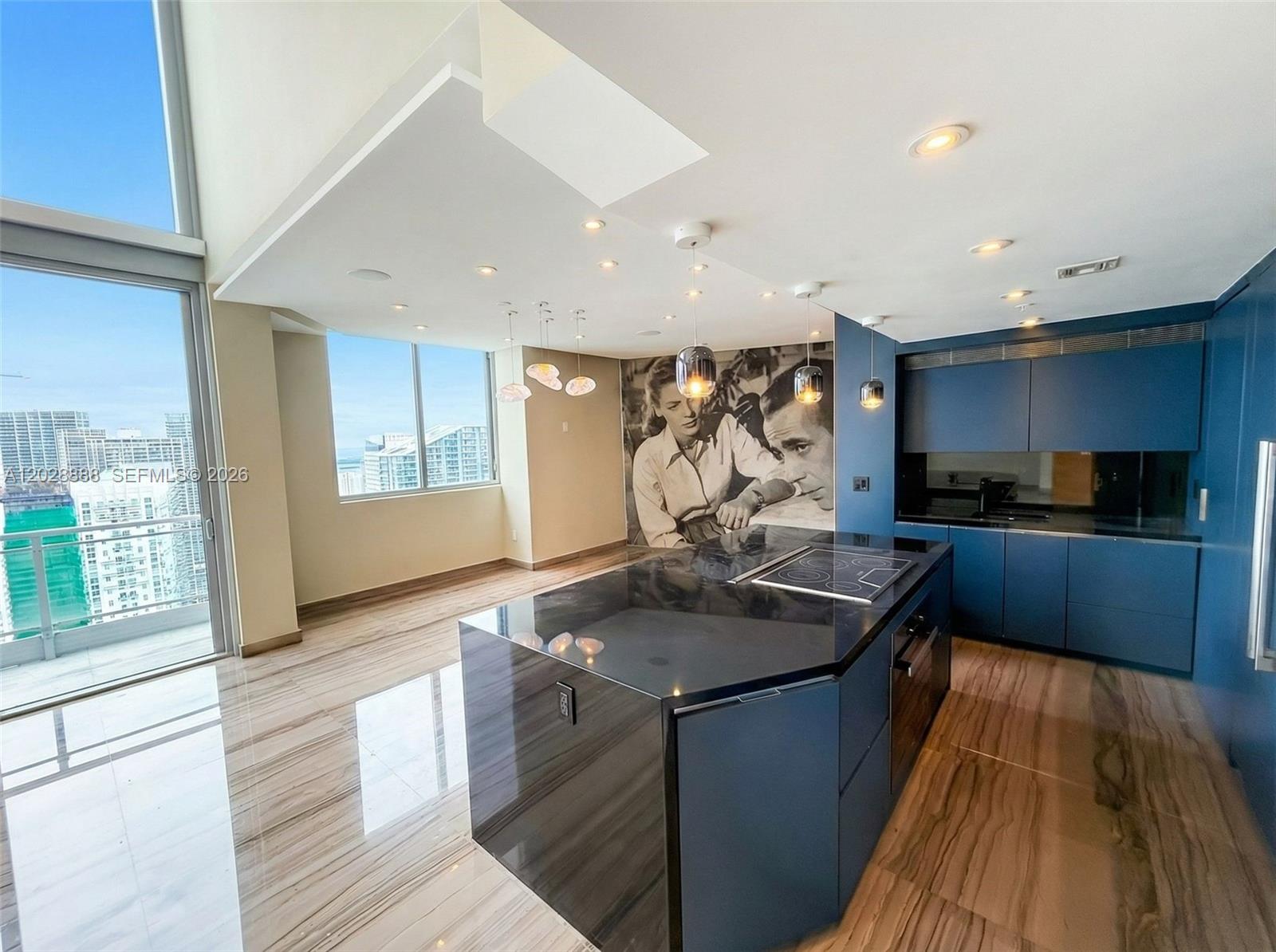 92 SW 3rd St #PH5213 Miami, FL 33130