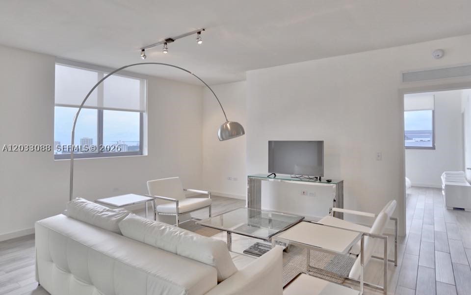 999 SW 1st Ave #2404 Miami, FL 33130