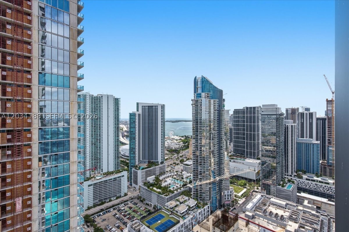 image E11EVEN Hotel & Residences7