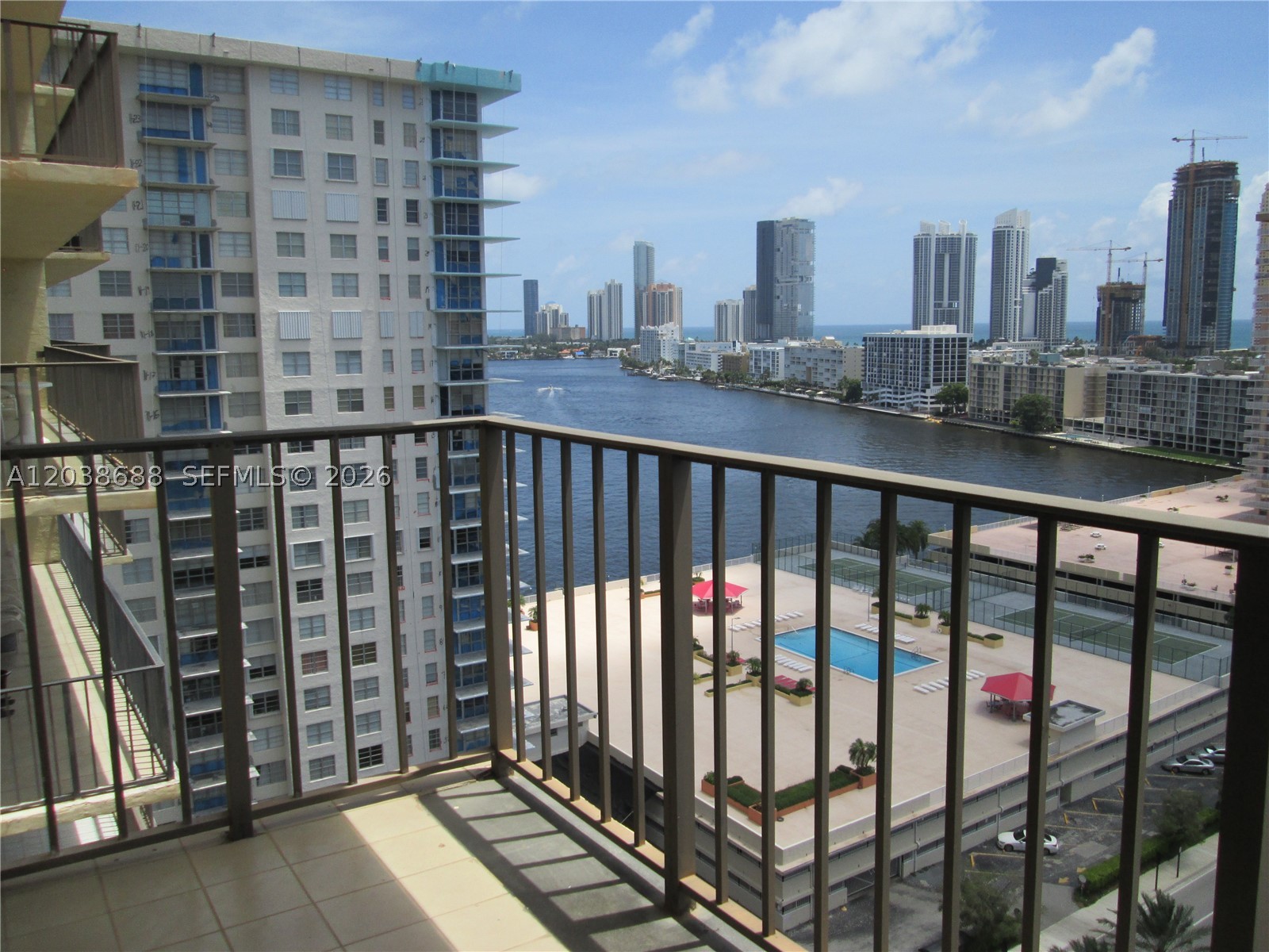image Winston Towers 7001