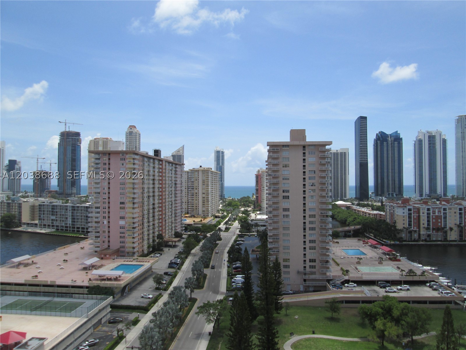 image Winston Towers 7002