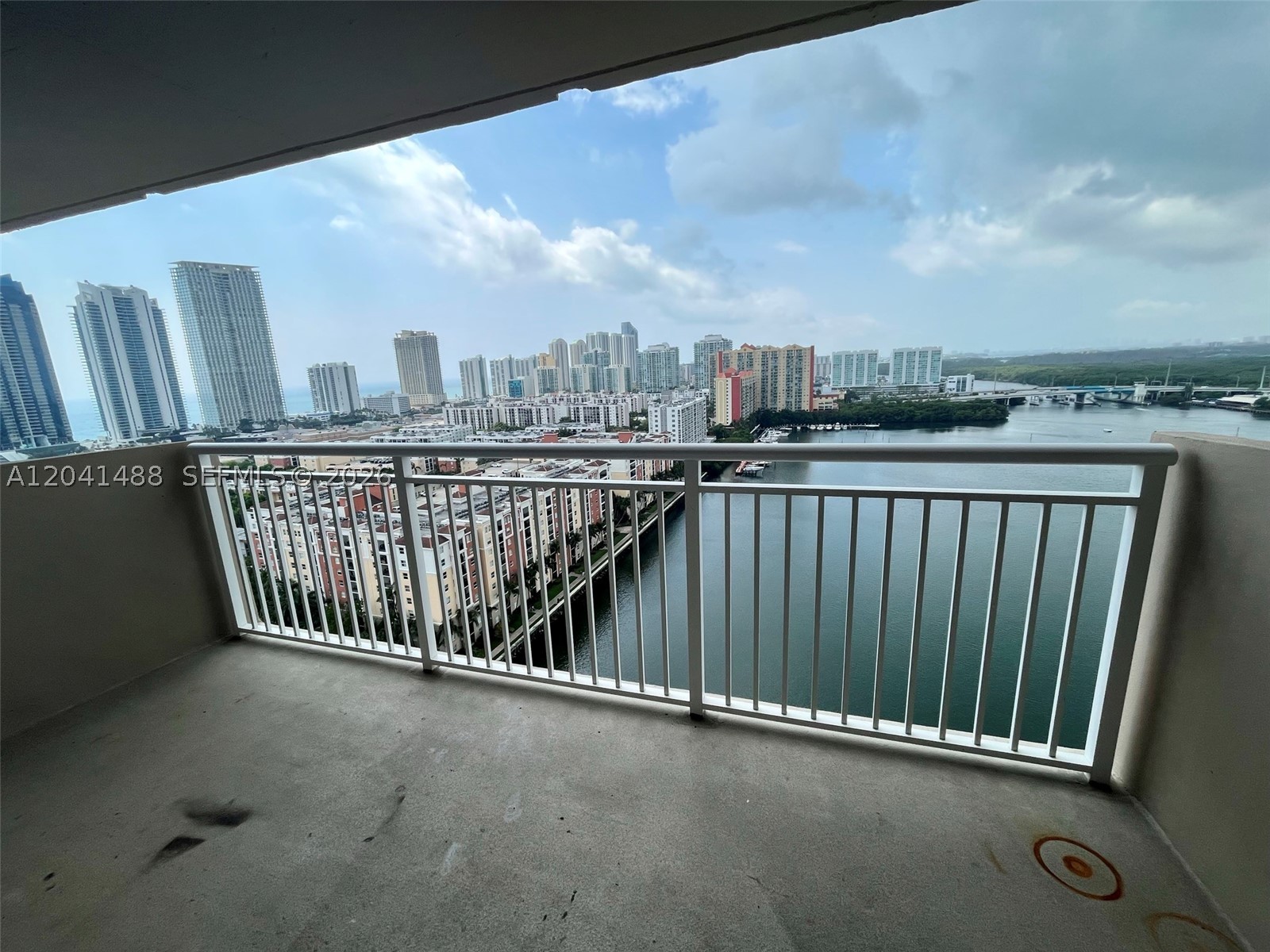 image Winston Towers 1002