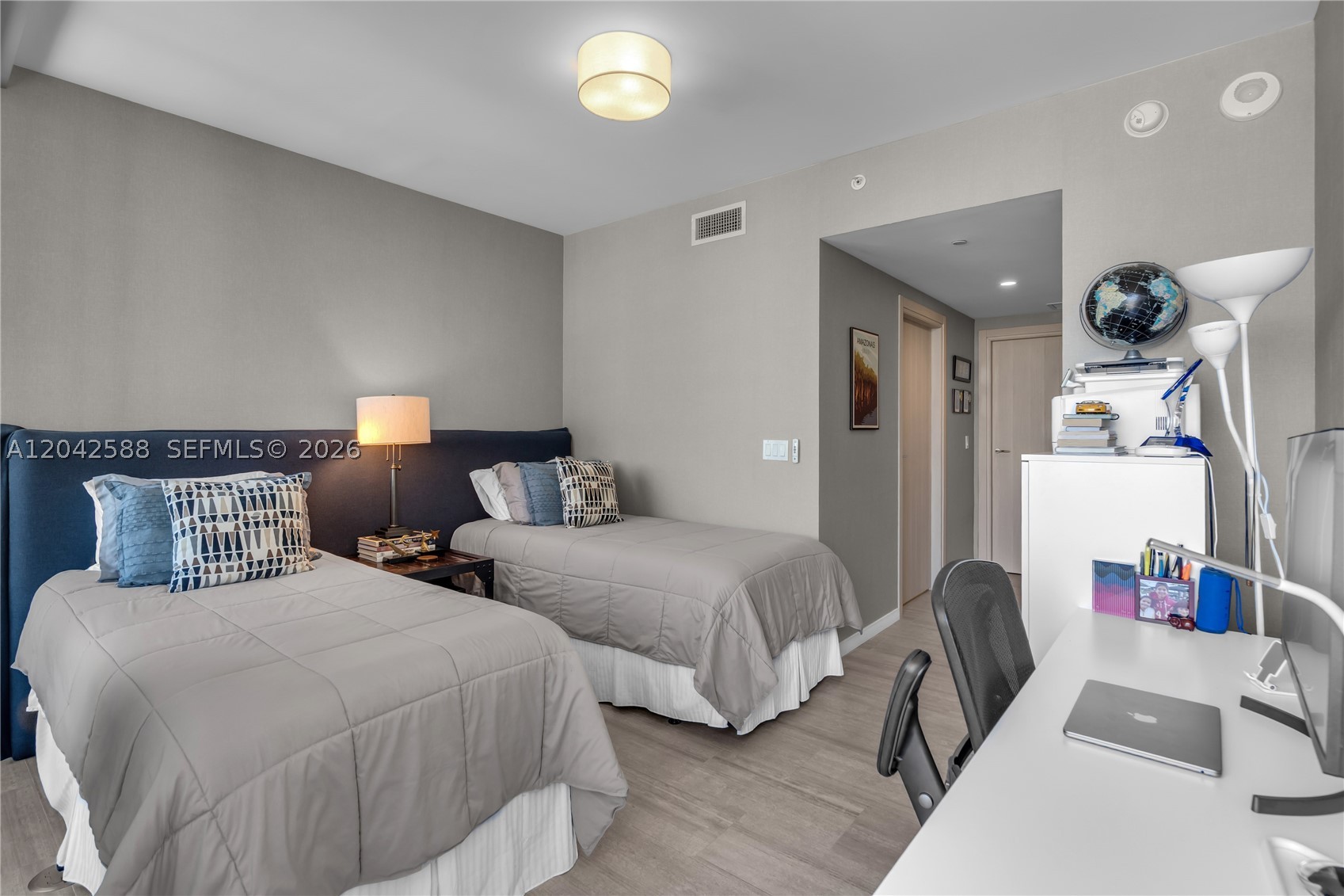 1000 Brickell Plz #2402 Miami, FL 33131