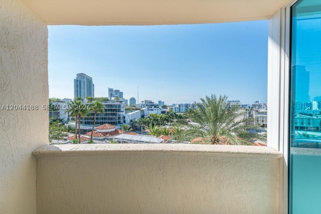 300 S Pointe Dr #706 Miami Beach, FL 33139