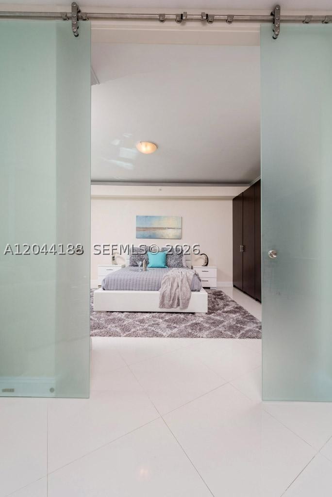 300 S Pointe Dr #706 Miami Beach, FL 33139