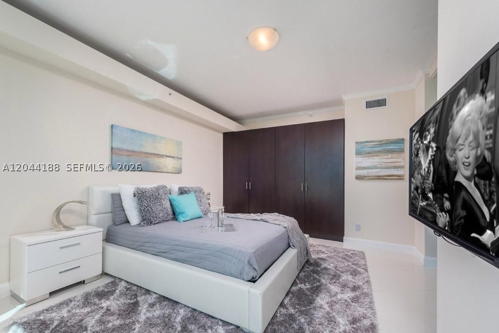 300 S Pointe Dr #706 Miami Beach, FL 33139