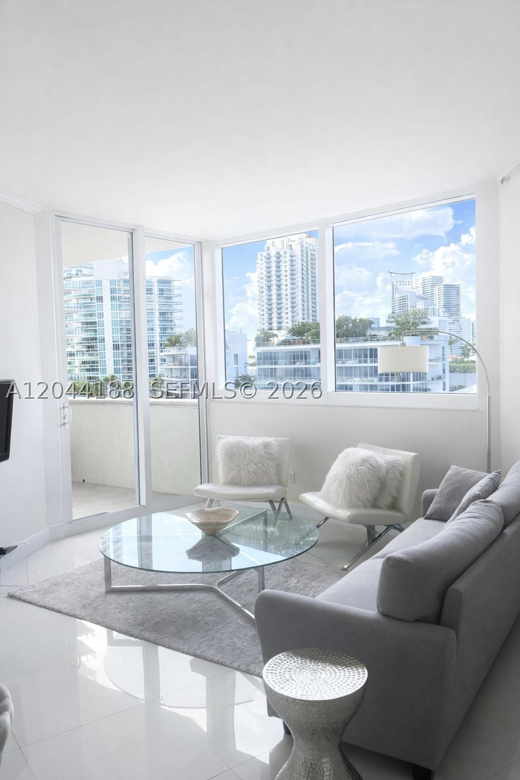 300 S Pointe Dr #706 Miami Beach, FL 33139
